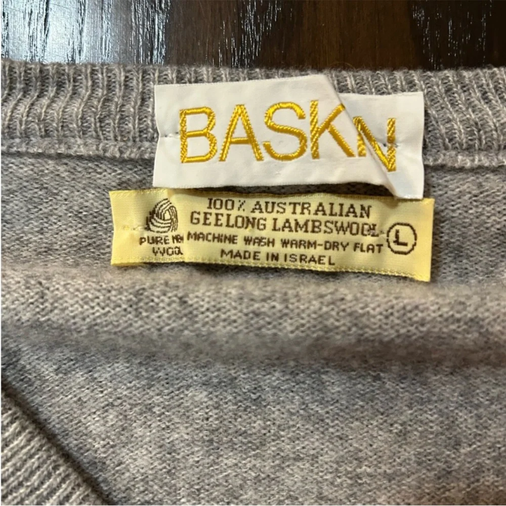 Vintage BASKIN Men's Gray V-Neck Sweater 100% Australian Lambswool size Large